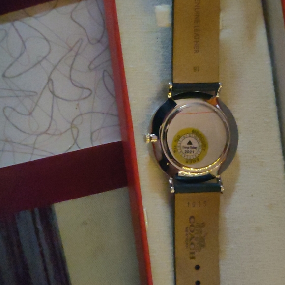 Watch - Picture 3 of 3